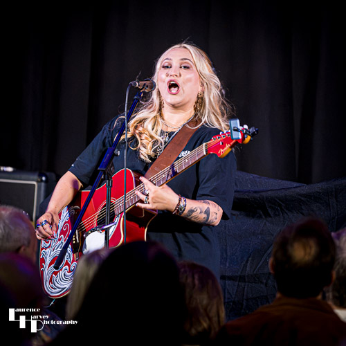 Georgia Nevada on vocals & guitar