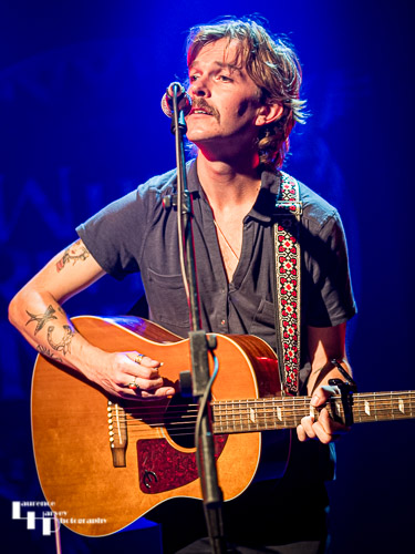 Greene (Joe Anderton) on vocals & guitar