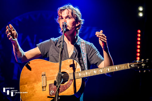 Greene (Joe Anderton) on vocals & guitar