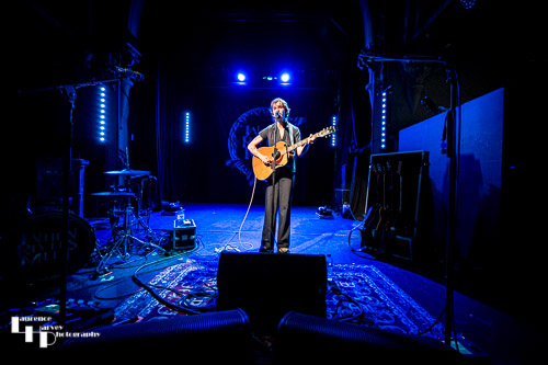 Greene (Joe Anderton) on vocals & guitar