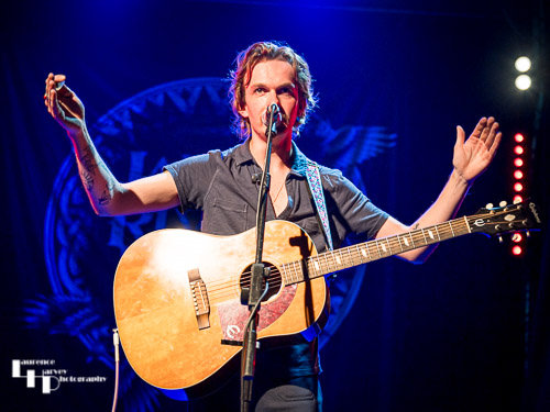 Greene (Joe Anderton) on vocals & guitar