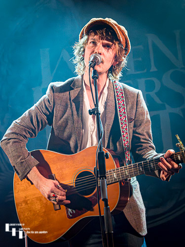 Greene on vocals & guitar