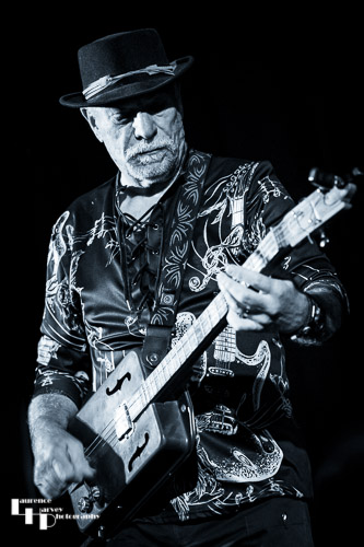 Rob Sands on guitar
