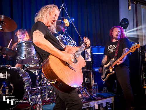 Michael Dean on drums , Justin Sullivan on vocals & guitar, Ceri Monger on bass