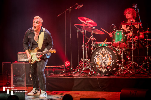 Philip Sayce on vocals & guitar, Bryan Head on drums