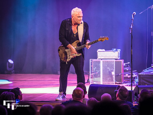 Philip Sayce on vocals & guitar