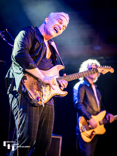 Philip Sayce on vocals & guitar