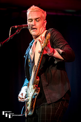 Philip Sayce on vocals & guitar