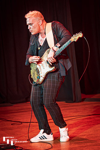 Philip Sayce on vocals & guitar