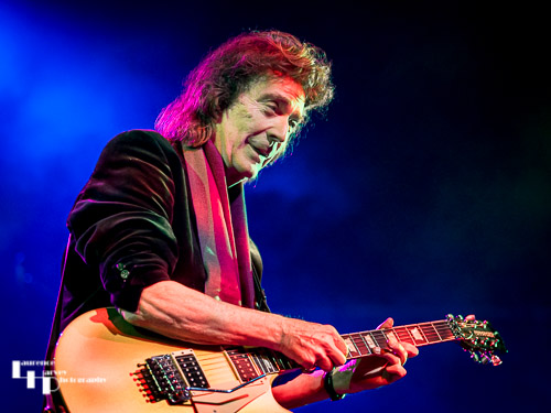 Steve Hackett on guitar & vocals