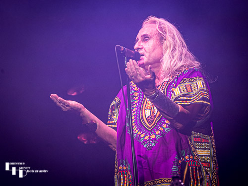 Nad Sylvan on vocals