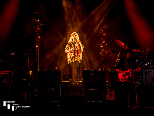 Nad Sylvan on vocals