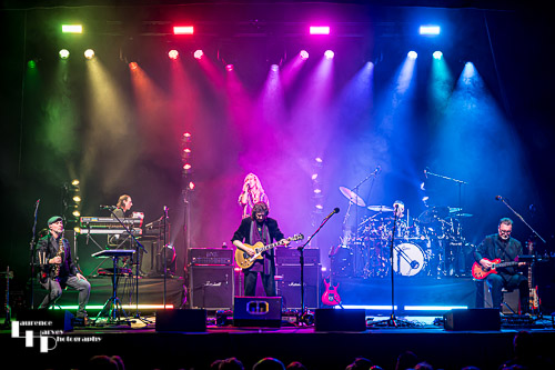 Steve Hackett & his band on stage at Ipswich Regent Theatre