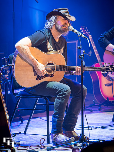 Tom Moriarty on guitar & vocals