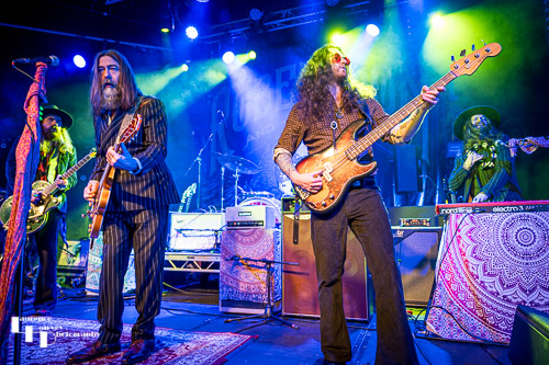 John Hartwell on vocals & guitar, Adam Brewell on bass