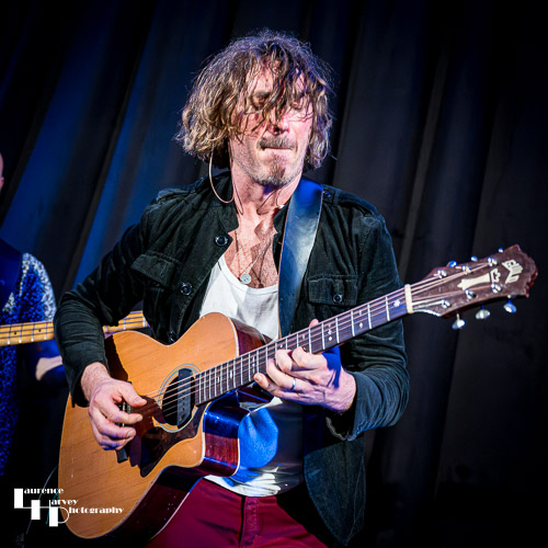 Wille Edwards on vocals & guitar
