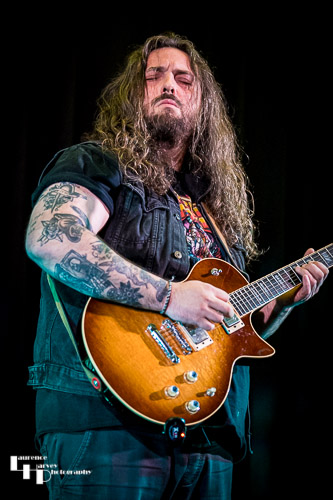 Aiden Pryor on guitar & vocals