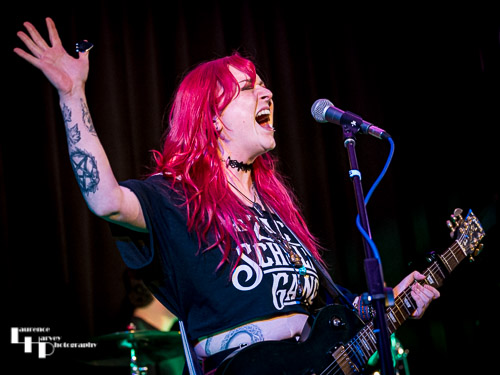 Steph Ashcroft on vocals & guitar