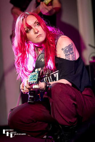 Steph Ashcroft on vocals & guitar