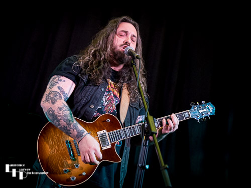 Aiden Pryor on guitar & vocals