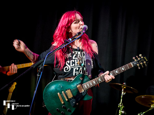 Steph Ashcroft on vocals & guitar