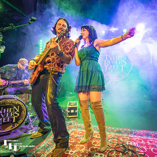 Grace Bond on vocals, Aaron Bond on guitar