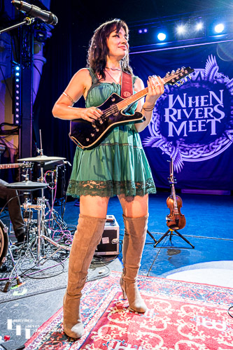 Grace Bond on vocals & mandolin