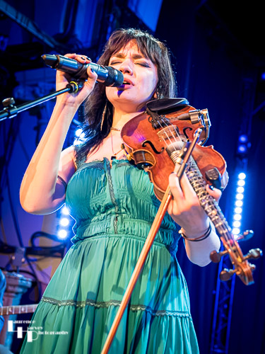 Grace Bond on vocals & violin
