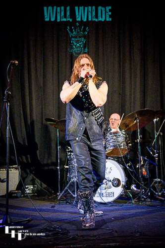Will Wiide on vocals & harmonica