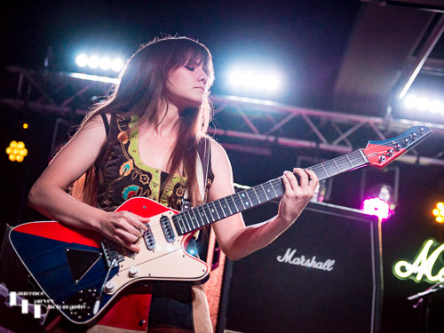 Arielle on vocals & guitar