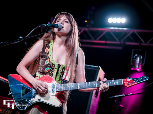 Arielle on vocals & guitar