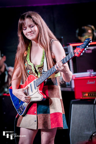 Arielle on vocals & guitar