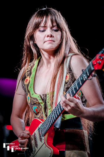 Arielle on vocals & guitar