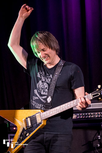 Tim Wheeler on guitar