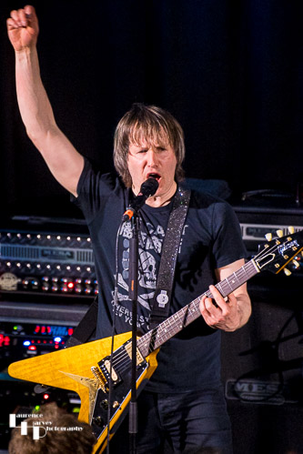 Tim Wheeler on vocals & guitar