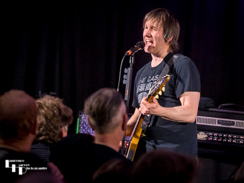 Tim Wheeler on vocals & guitar