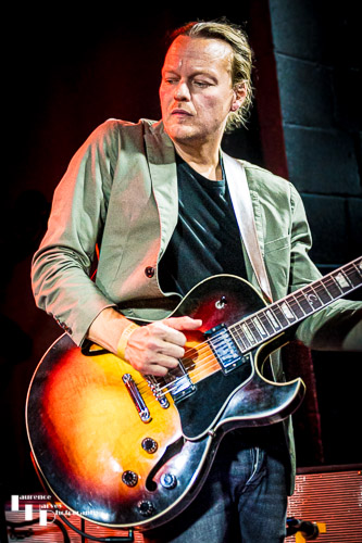 Dave Barnes on guitar