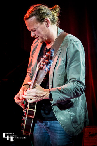 Dave Barnes on guitar