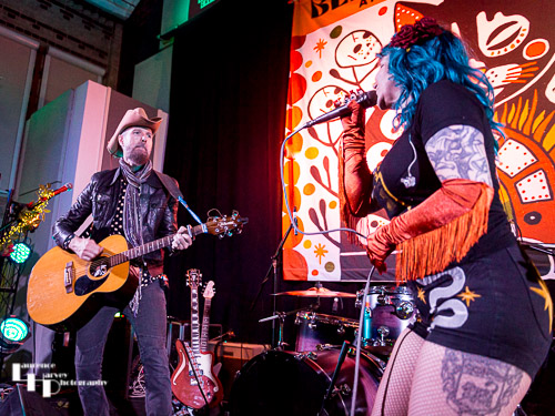 Greta Valenti on vocals, Robin Davey on guitar