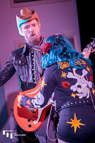 Greta Valenti on vocals, Robin Davey on guitar