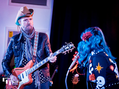 Greta Valenti on vocals, Robin Davey on guitar