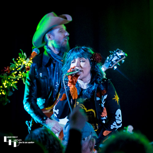 Greta Valenti on vocals, Robin Davey on guitar