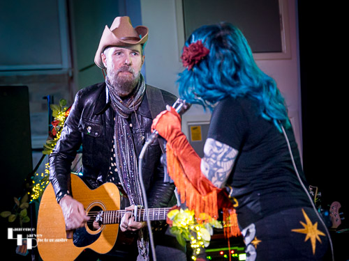 Greta Valenti on vocals, Robin Davey on guitar