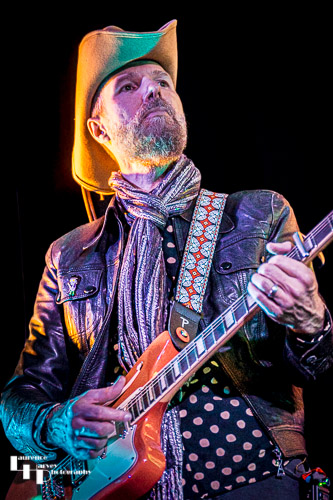 Robin Davey on guitar