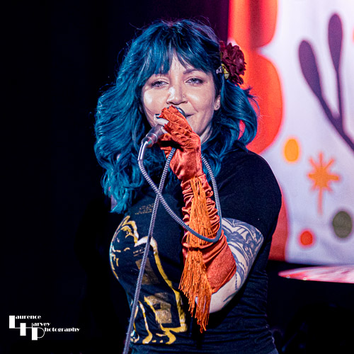 Greta Valenti on vocals