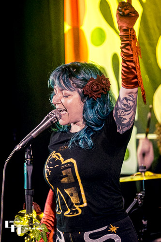 Greta Valenti on vocals