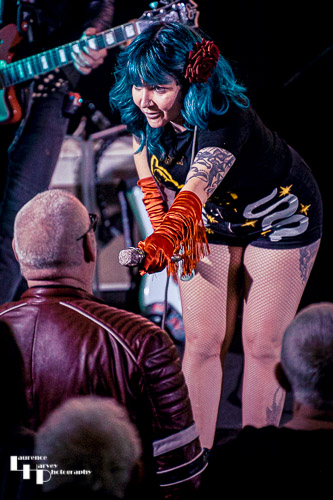 Greta Valenti on vocals