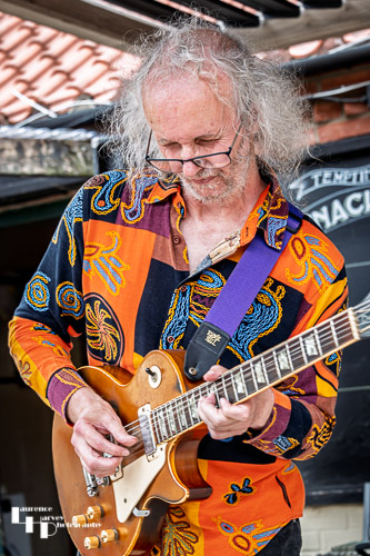 Andy Broad on vocals & guitar