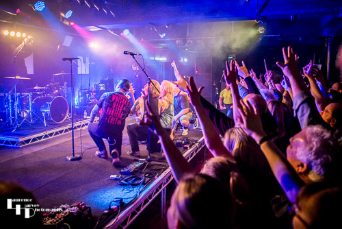 Blacktop Mojo grabbing the closing crowd shot at The Waterfront