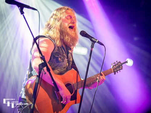 Matt James on vocals & acoustic guitar